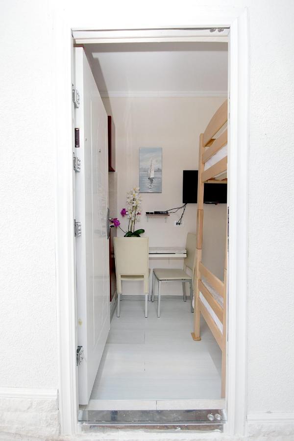 Апартаменты Studio Apartman Свети-Стефан Экстерьер фото