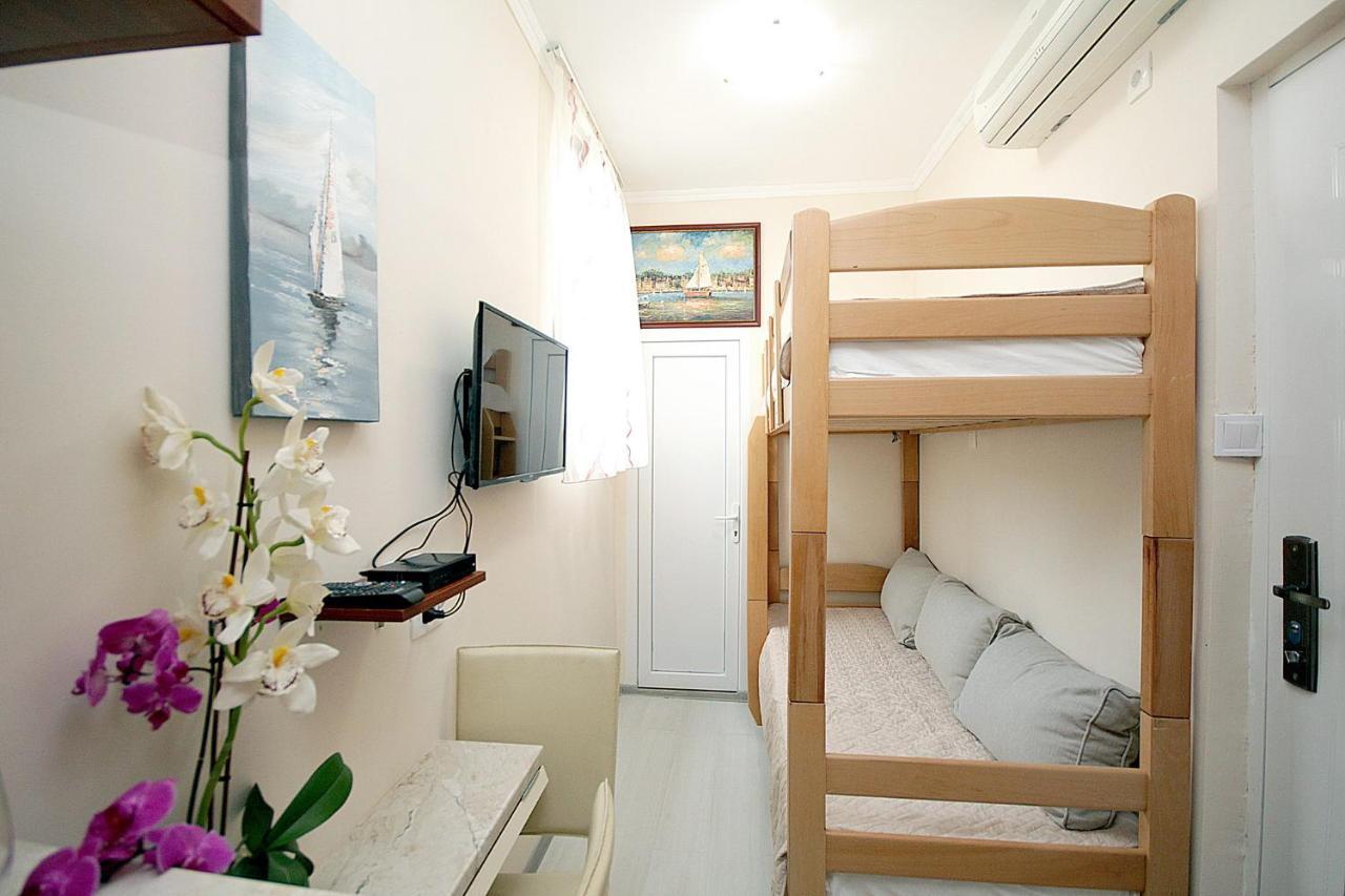 Апартаменты Studio Apartman Свети-Стефан Экстерьер фото